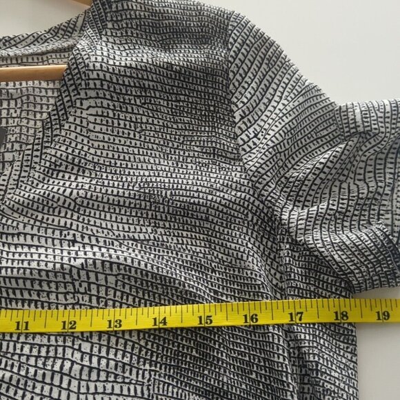 Dynamite Oversized Black & Gray Blouse with Short Sleeves - Small NWT - Picture 5 of 5